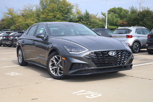 Used 2023 Hyundai Sonata SEL w/ Cargo Package FWD image 2