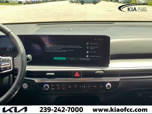 Certified 2024 Kia Sorento S FWD image 18
