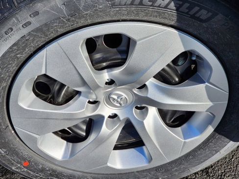 Used 2023 Toyota RAV4 LE FWD image 9