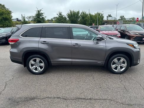 Used 2019 Toyota Highlander Limited AWD/4WD image 11