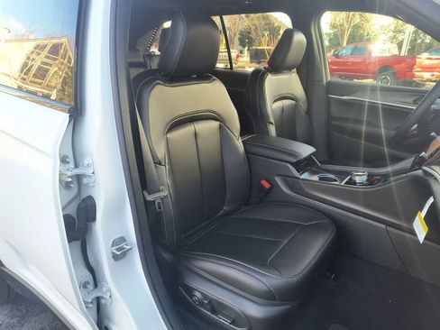 New 2026 Jeep Grand Cherokee Limited w/ Limited Altitude Package AWD/4WD image 25