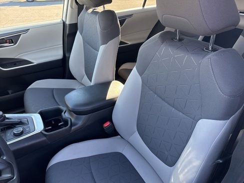 Used 2022 Toyota RAV4 XLE image 15