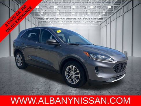 Used 2022 Ford Escape SE FWD image 1
