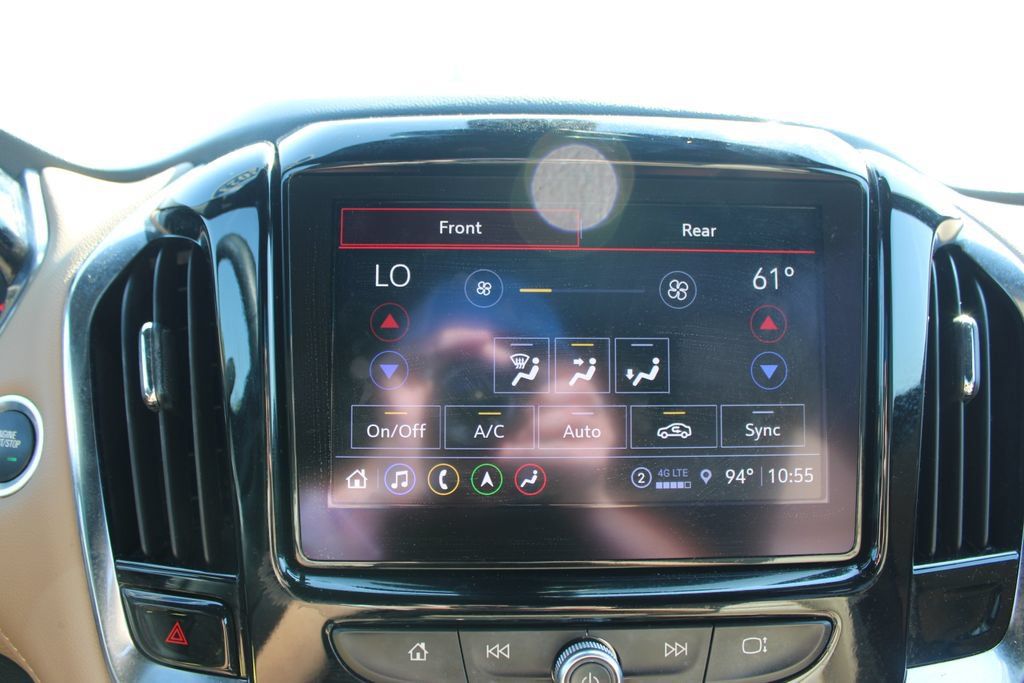 Used 2023 Chevrolet Traverse Premier FWD image 60
