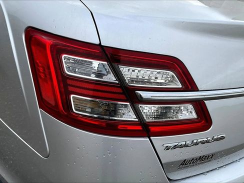 Used 2013 Ford Taurus Limited FWD image 21