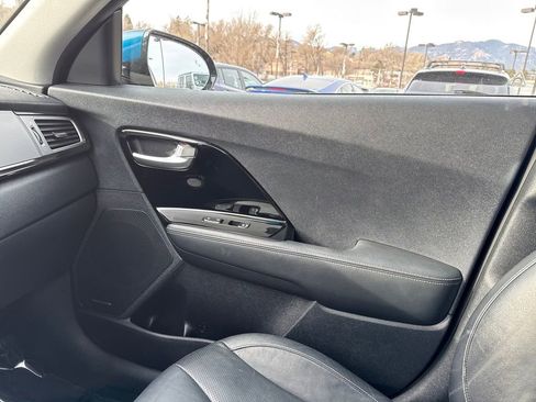 Used 2017 Kia Niro Touring image 45