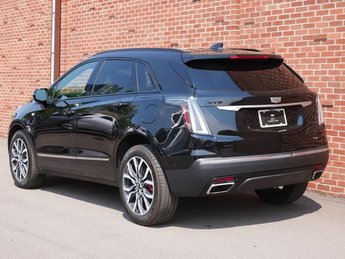 Used 2024 Cadillac XT5 Sportv w/ Technology Package AWD/4WD image 3