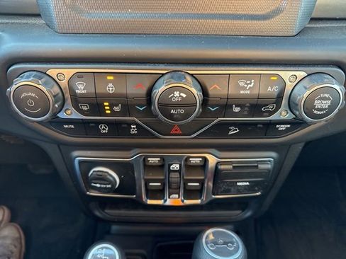 Used 2019 Jeep Wrangler Unlimited Sahara w/ LED Lighting Group image 24