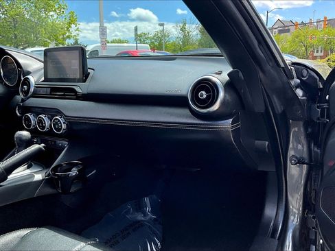 Used 2021 MAZDA MX-5 Miata RF Grand Touring image 16