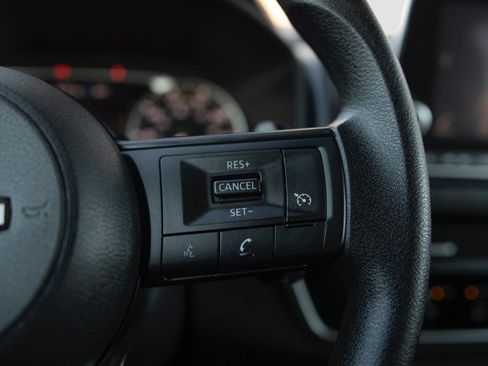 Used 2023 Nissan Rogue S AWD/4WD image 7
