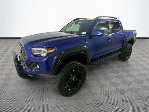 Used 2022 Toyota Tacoma TRD Off-Road w/ TRD Premium Off Road Package AWD/4WD image 4