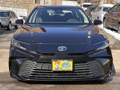 Used 2025 Toyota Camry LE FWD image 5