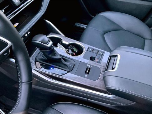 Certified 2025 Toyota Highlander Limited image 15