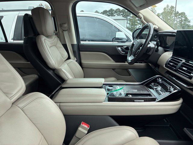 Used 2024 Lincoln Navigator L Reserve AWD/4WD image 5