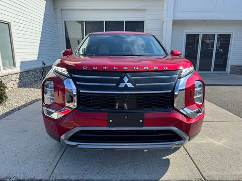 New 2025 Mitsubishi Outlander SE AWD/4WD image 2