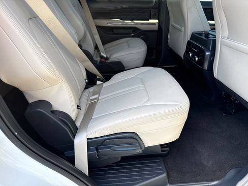 Used 2023 Ford Expedition Platinum RWD image 15