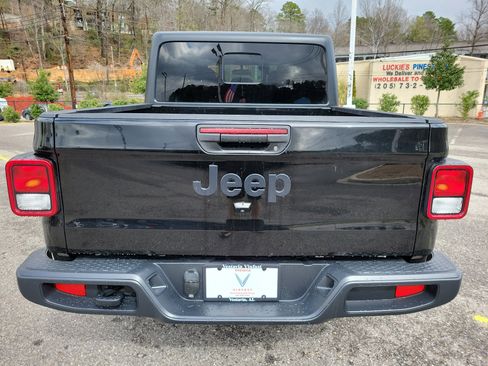 Used 2023 Jeep Gladiator Sport image 6
