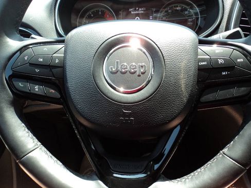Used 2019 Jeep Cherokee Latitude Plus AWD/4WD image 10