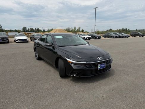 New 2026 Hyundai Elantra Hybrid FWD image 6