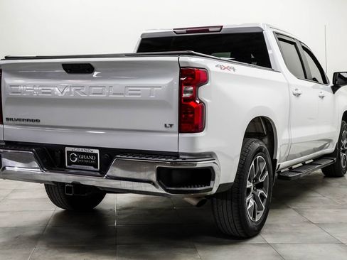 Used 2022 Chevrolet Silverado 1500 LT AWD/4WD image 12