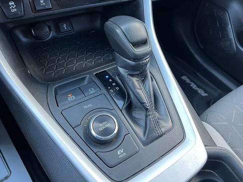 Used 2020 Toyota RAV4 XLE w/ Convenience Package image 42