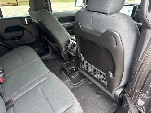 Used 2026 Jeep Wrangler Unlimited Rubicon AWD/4WD image 17