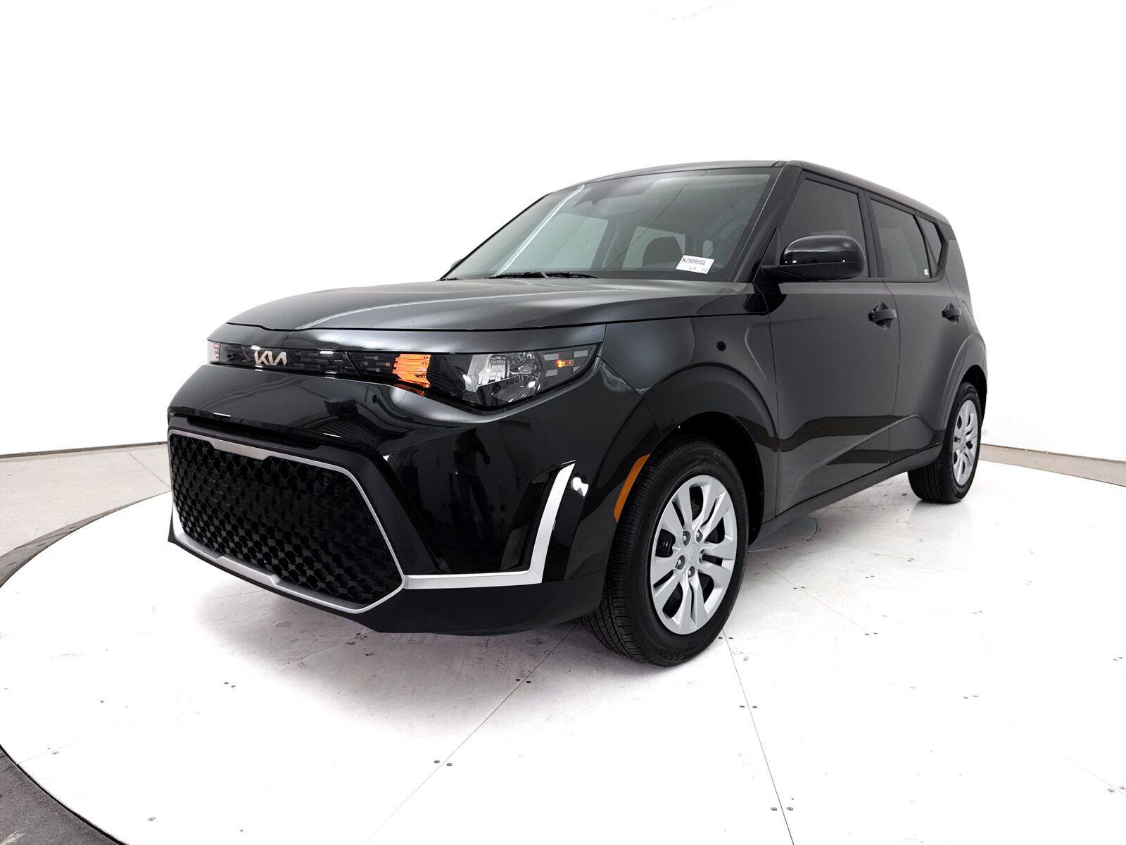 Used 2025 Kia Soul LX FWD image 12