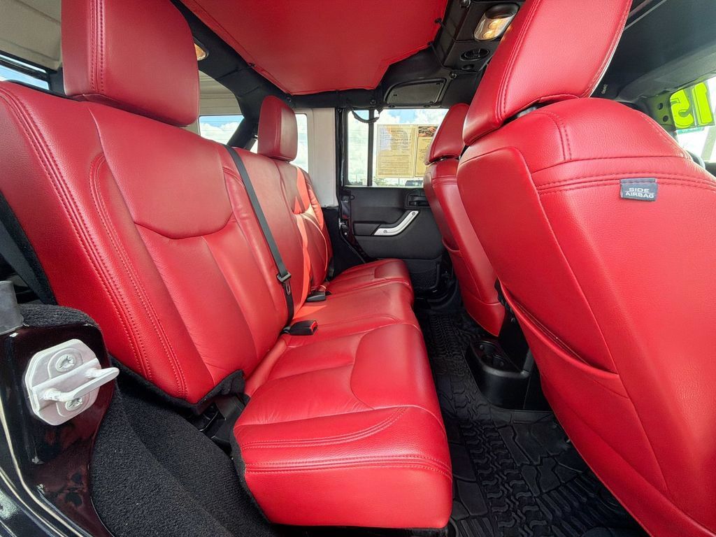 Used 2015 Jeep Wrangler Unlimited Sahara w/ Connectivity Group AWD/4WD image 13