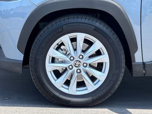 Certified 2025 Toyota Corolla Cross LE FWD image 33
