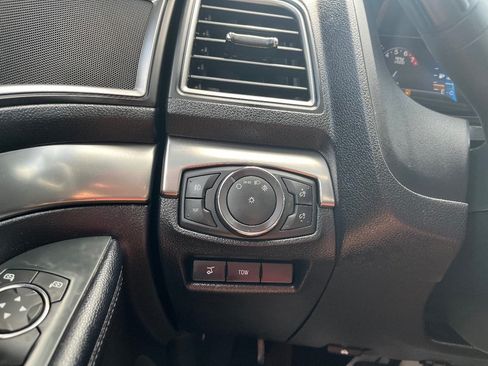 Used 2018 Ford Explorer XLT w/ Equipment Group 202A FWD image 21