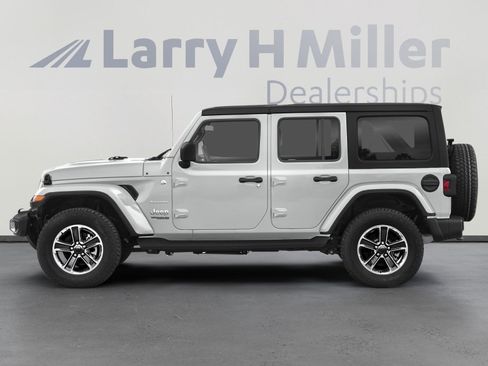 Used 2019 Jeep Wrangler Unlimited Sahara image 3