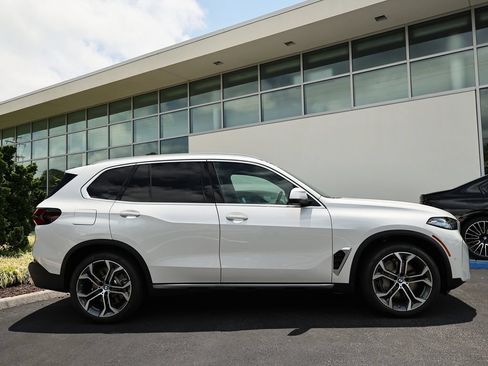 New 2026 BMW X5 xDrive50e w/ Premium Package AWD/4WD image 4