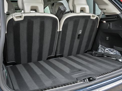 Used 2025 Volvo XC90 T8 Plus w/ Protection Package Premier image 19