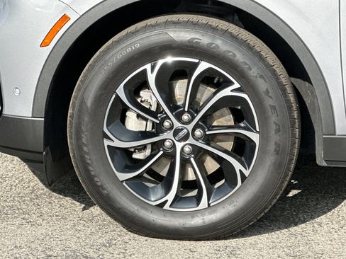 Certified 2024 Lincoln Nautilus Premier image 27