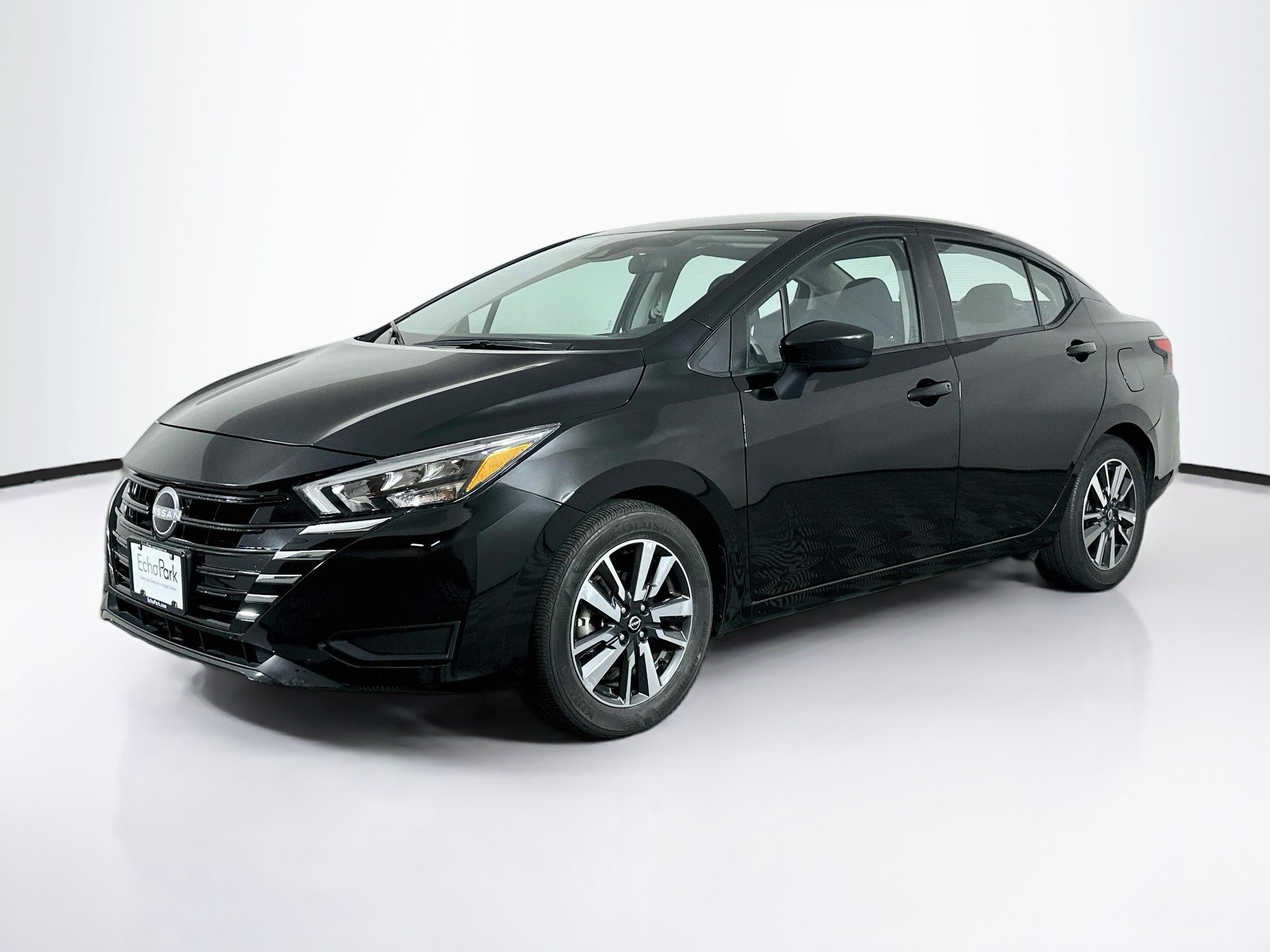 Used 2025 Nissan Versa SV FWD image 3