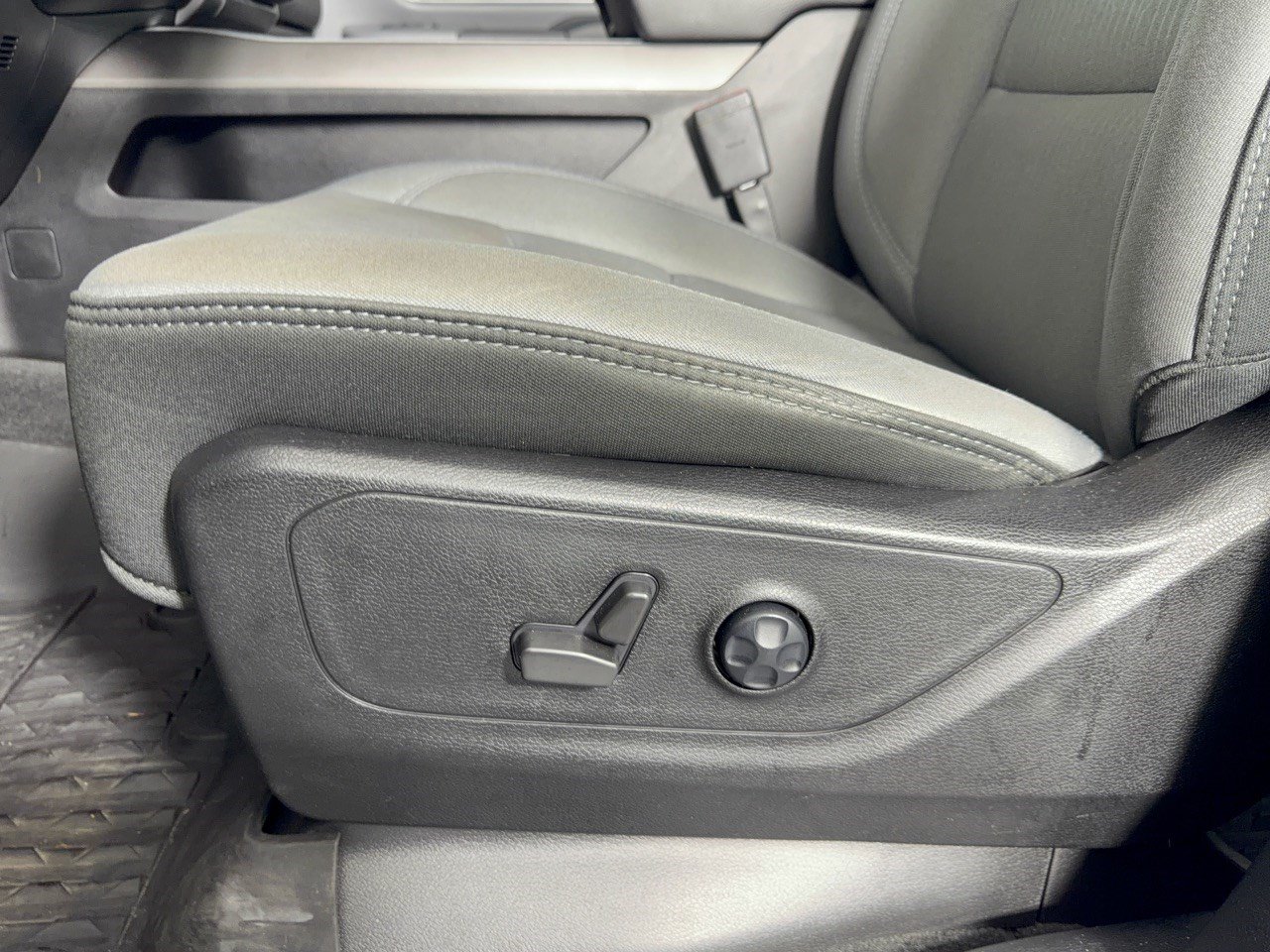 Used 2021 RAM 1500 Big Horn RWD image 16