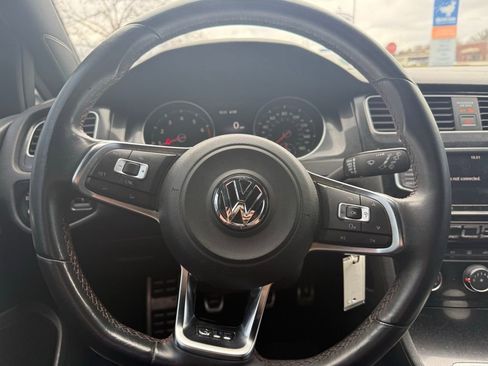 Used 2016 Volkswagen GTI S image 9