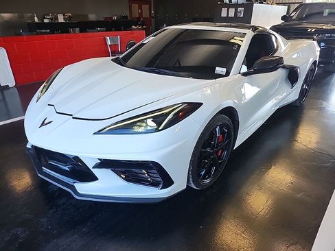 Used 2021 Chevrolet Corvette Stingray Premium Cpe w/ Z51 Performance Package RWD image 2