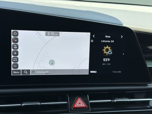 Certified 2024 Kia Niro Wind FWD image 12