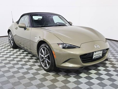 Used 2023 MAZDA MX-5 Miata Grand Touring RWD image 9