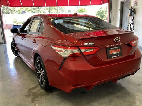 Used 2020 Toyota Camry SE w/ Convenience Package FWD image 5