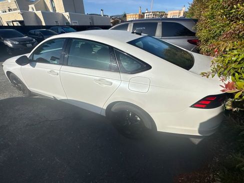 Used 2025 Honda Accord SE image 5