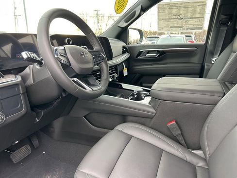 New 2026 Chevrolet Suburban Z71 image 2