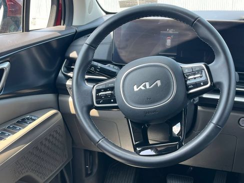 Used 2026 Kia Carnival FWD image 29