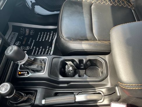Used 2022 Jeep Wrangler Unlimited Sahara AWD/4WD image 21