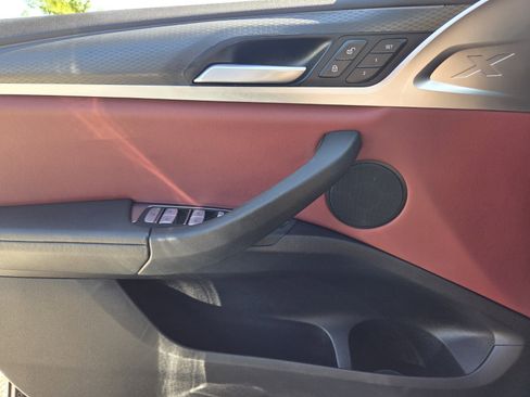 Used 2025 BMW X4 xDrive30i image 21