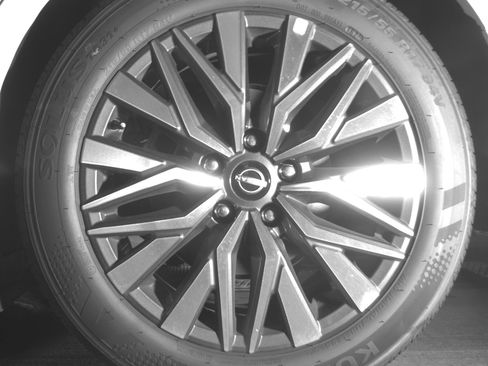 Used 2025 Nissan Altima 2.5 SV FWD image 14