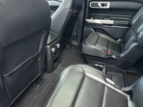 Used 2021 Ford Explorer XLT w/ Equipment Group 202A AWD/4WD image 11