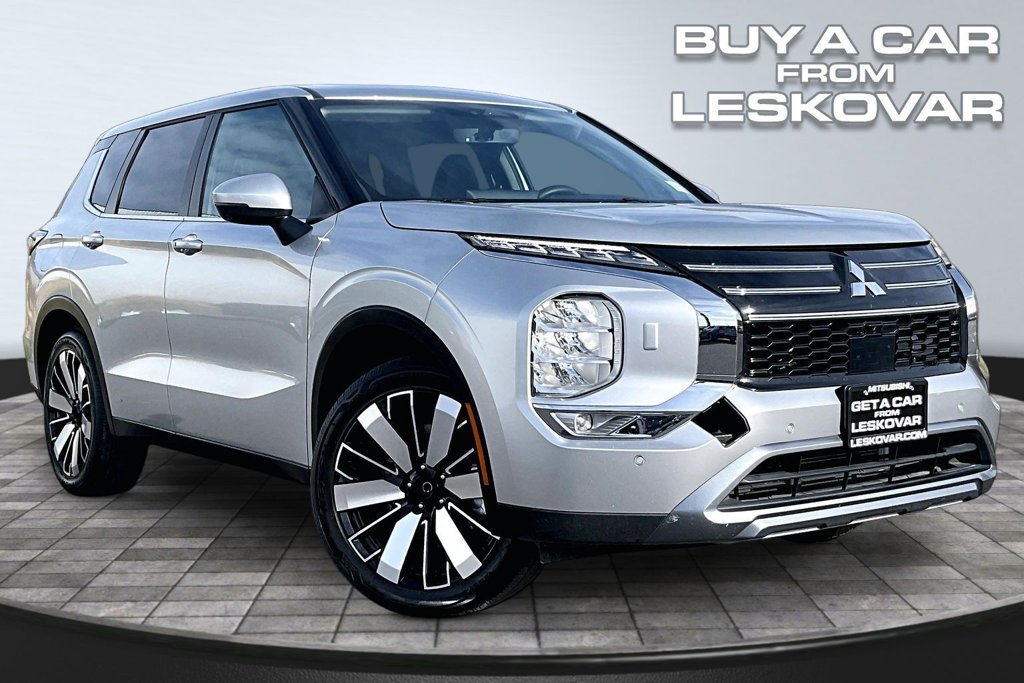 Used 2025 Mitsubishi Outlander SE AWD/4WD image 1