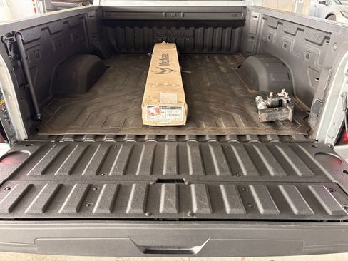 Used 2025 GMC Sierra 2500 SLE w/ SLE Value Package; AWD/4WD image 12